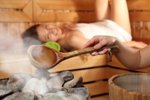 Bild von einer Frau in der Sauna.